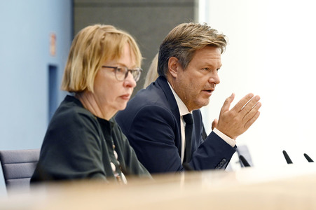 Bundespressekonferenz Vorstellung der Herbstprojektion der Bundesregierung in Berlin