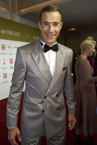 Goldene Bild der Frau 2023 in Hamburg