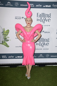 Weltpremiere der 'Falling In Love' Grand Show 2023 in Berlin