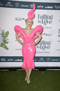 Weltpremiere der 'Falling In Love' Grand Show 2023 in Berlin