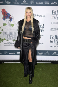 Weltpremiere der 'Falling In Love' Grand Show 2023 in Berlin