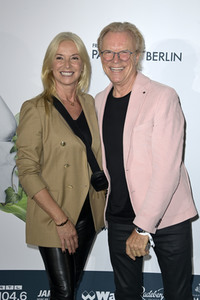 Weltpremiere der 'Falling In Love' Grand Show 2023 in Berlin