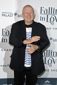 Weltpremiere der 'Falling In Love' Grand Show 2023 in Berlin