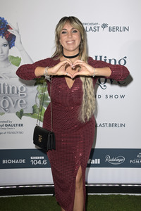 Weltpremiere der 'Falling In Love' Grand Show 2023 in Berlin