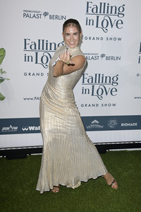 Weltpremiere der 'Falling In Love' Grand Show 2023 in Berlin