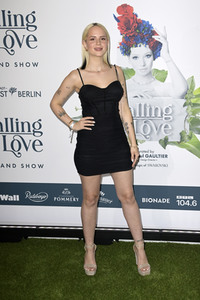 Weltpremiere der 'Falling In Love' Grand Show 2023 in Berlin