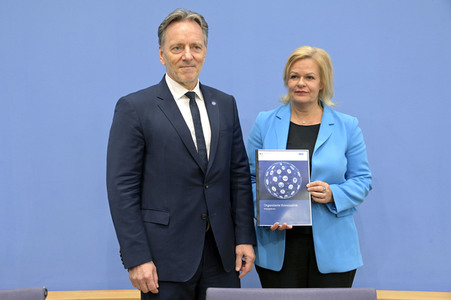 Bundespressekonferenz Bundeslagebild zur Organisierten Kriminalität 2022 in Berlin