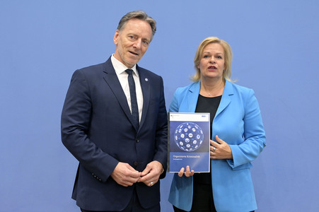 Bundespressekonferenz Bundeslagebild zur Organisierten Kriminalität 2022 in Berlin