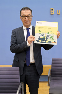 Bundespressekonferenz Vorstellung des Ernährungsreports 2023 in Berlin