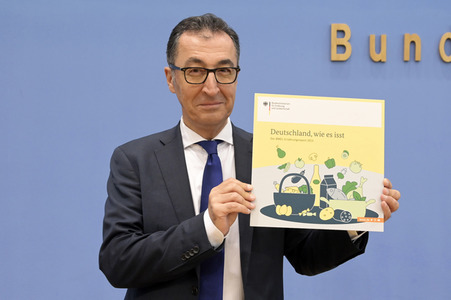 Bundespressekonferenz Vorstellung des Ernährungsreports 2023 in Berlin