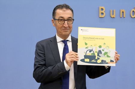 Bundespressekonferenz Vorstellung des Ernährungsreports 2023 in Berlin