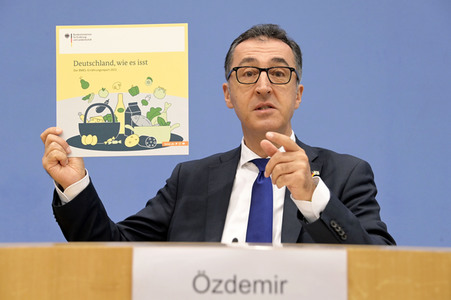 Bundespressekonferenz Vorstellung des Ernährungsreports 2023 in Berlin