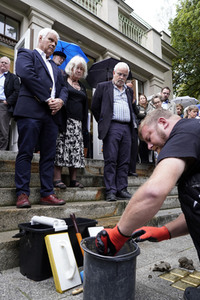 Stolpersteinverlegung vor der Archenhold-Sternwarte in Berlin
