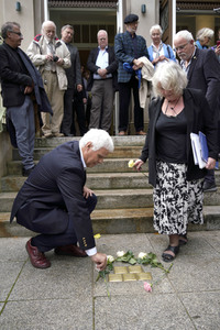 Stolpersteinverlegung vor der Archenhold-Sternwarte in Berlin