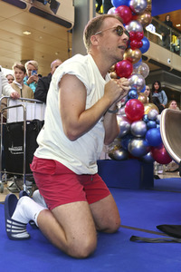 Promi-Rutsch-Battle in Hamburg