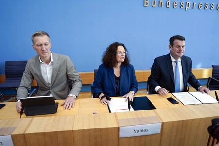 Bundespressekonferenz Turbo zur Arbeitsmarktintegration in Berlin