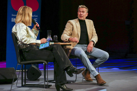 Dirk Steffens bei der lit.Cologne Spezial 2023 in Köln