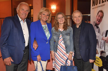 Theaterpremiere 'Brauchen Sie 'ne Quittung' in München