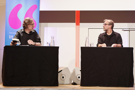 Sven Stricker und Bjarne Mädel auf der lit.Cologne 2023 in Köln