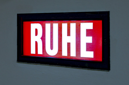Symbolfoto Bitte Ruhe