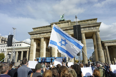 Kundgebung gegen Antisemitismus und für Solidarität mit Israel in Berlin