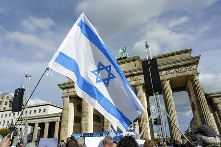 Kundgebung gegen Antisemitismus und für Solidarität mit Israel in Berlin