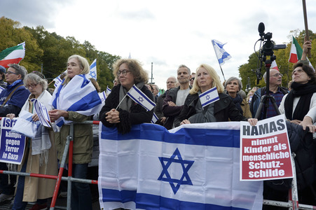 Kundgebung gegen Antisemitismus und für Solidarität mit Israel in Berlin