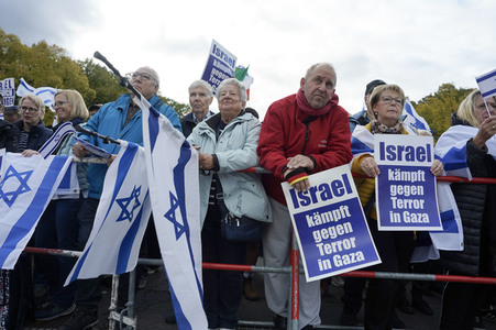 Kundgebung gegen Antisemitismus und für Solidarität mit Israel in Berlin