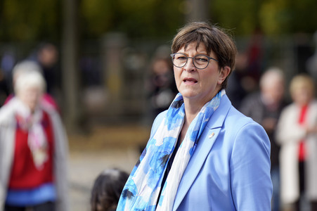 Kundgebung gegen Antisemitismus und für Solidarität mit Israel in Berlin