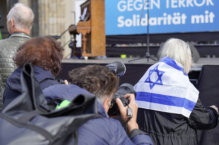 Kundgebung gegen Antisemitismus und für Solidarität mit Israel in Berlin