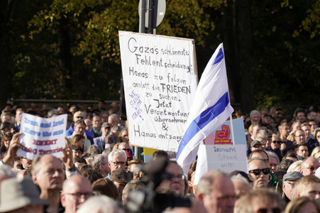 Kundgebung gegen Antisemitismus und für Solidarität mit Israel in Berlin