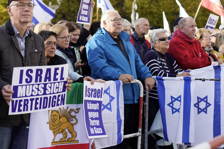 Kundgebung gegen Antisemitismus und für Solidarität mit Israel in Berlin