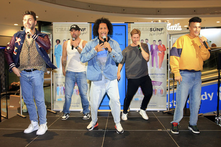 Live-Auftritt und Autogrammstunde von Team 5ünf in Magdeburg