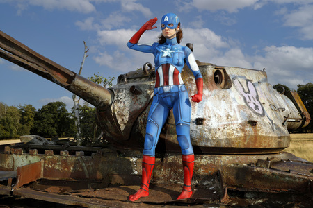 FARBKÖRPER Kalender 2024: Geek Art-Bodypainting und Transformaking