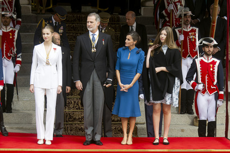 Kronprinzessin Leonor schwört den Treueeid in Madrid