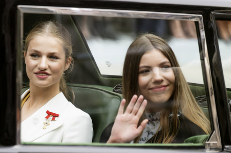 Kronprinzessin Leonor schwört den Treueeid in Madrid