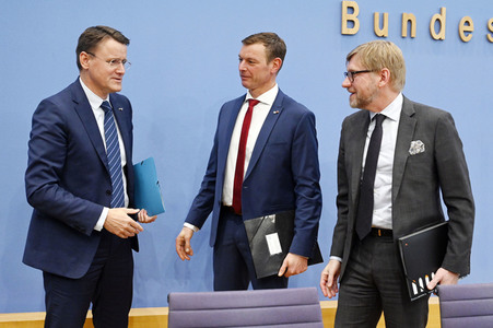 Bundespressekonferenz Falsche Rahmenbedingungen verhindern Klimaneutralität des Güterkraftverkehrs in Berlin