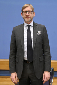 Bundespressekonferenz Falsche Rahmenbedingungen verhindern Klimaneutralität des Güterkraftverkehrs in Berlin