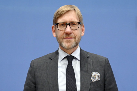 Bundespressekonferenz Falsche Rahmenbedingungen verhindern Klimaneutralität des Güterkraftverkehrs in Berlin