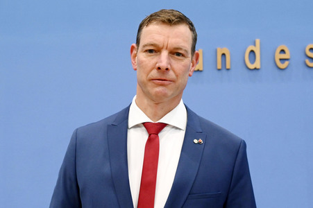 Bundespressekonferenz Falsche Rahmenbedingungen verhindern Klimaneutralität des Güterkraftverkehrs in Berlin