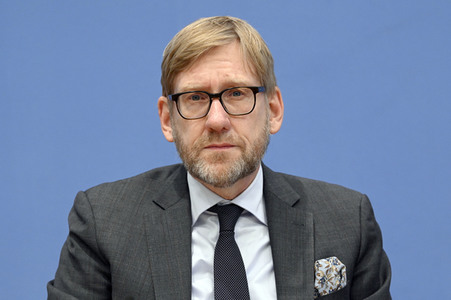 Bundespressekonferenz Falsche Rahmenbedingungen verhindern Klimaneutralität des Güterkraftverkehrs in Berlin
