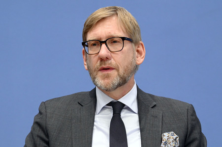Bundespressekonferenz Falsche Rahmenbedingungen verhindern Klimaneutralität des Güterkraftverkehrs in Berlin