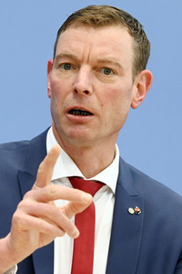 Bundespressekonferenz Falsche Rahmenbedingungen verhindern Klimaneutralität des Güterkraftverkehrs in Berlin