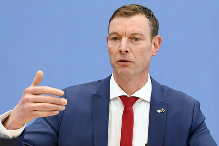Bundespressekonferenz Falsche Rahmenbedingungen verhindern Klimaneutralität des Güterkraftverkehrs in Berlin