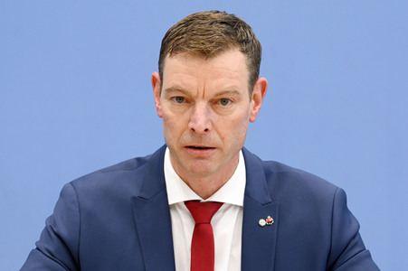 Bundespressekonferenz Falsche Rahmenbedingungen verhindern Klimaneutralität des Güterkraftverkehrs in Berlin