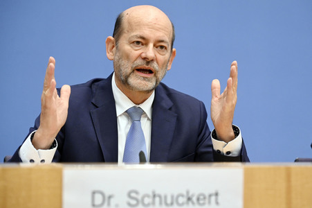 Bundespressekonferenz Falsche Rahmenbedingungen verhindern Klimaneutralität des Güterkraftverkehrs in Berlin