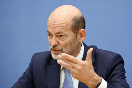 Bundespressekonferenz Falsche Rahmenbedingungen verhindern Klimaneutralität des Güterkraftverkehrs in Berlin