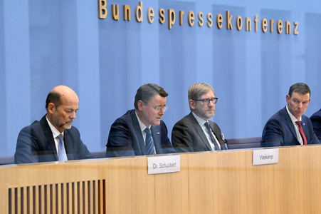 Bundespressekonferenz Falsche Rahmenbedingungen verhindern Klimaneutralität des Güterkraftverkehrs in Berlin
