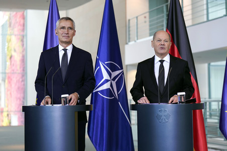 Empfang von Jens Stoltenberg im Kanzleramt in Berlin
