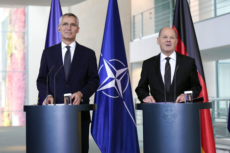 Empfang von Jens Stoltenberg im Kanzleramt in Berlin